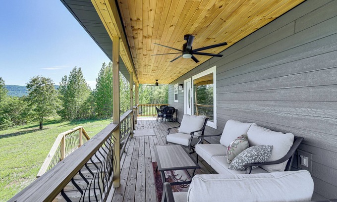 Jasper Cabin | Arkansas Retreat w/Deck, Fire Pit & Mtn Views!