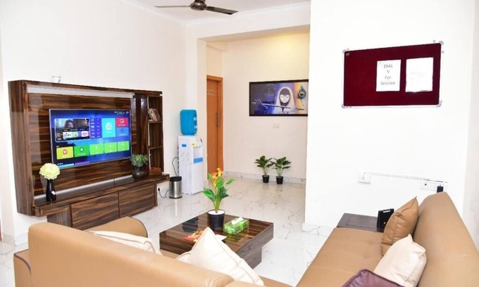 DLF Phase 5 Hotel | Arkaya Inn