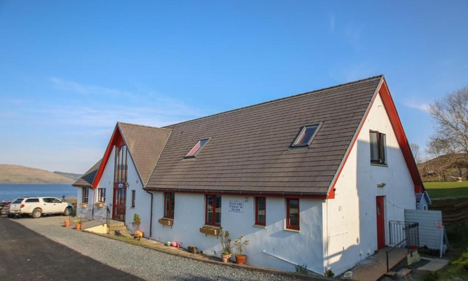 Gruline House | Arle Lodge