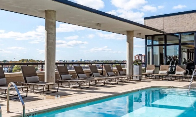 Rosslyn Apartment | Arlington Rosslyn: Pool, Fitness Center & More for Your Perfect Vacation!