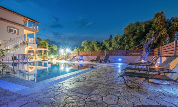 Psarou Apartment | Armonia Boutique Hotel