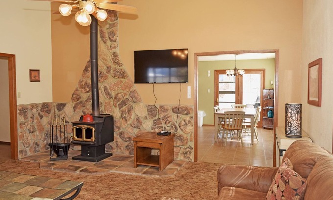Red River House | Arnolds River Retreat - In town - On The River - Cable - Washer/Dryer - Wood Sto