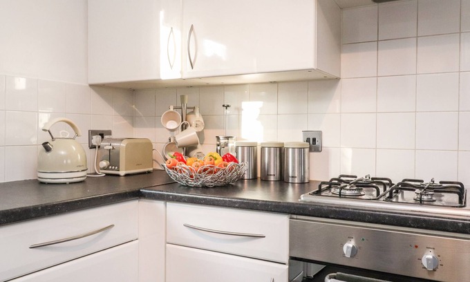 South Lakeland Leisure Village Cottage | ARNSIDE HOUSE, pet friendly in South Lakeland Leisure Village