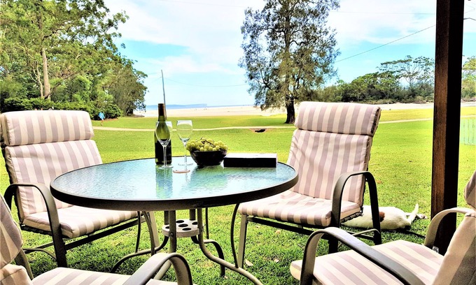 Huskisson House | AROS on MOONA at HUSKISSON, JERVIS BAY - ABSOLUTE WATERFRONT RESERVE