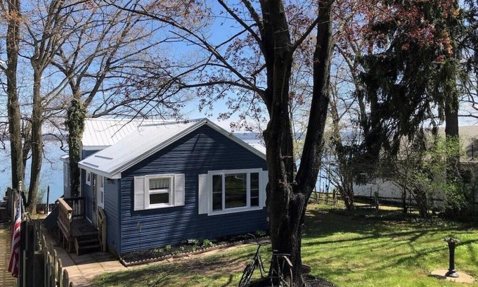 Dresden House | Arrowhead Beach-Seneca-Waterfront-Hot Tub-Wine Trail-Pets, Recently Updated-Covered Deck