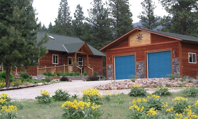 Victor House | Arrowleaf Guest House - a tranquil, unique natural and landscaped retreat