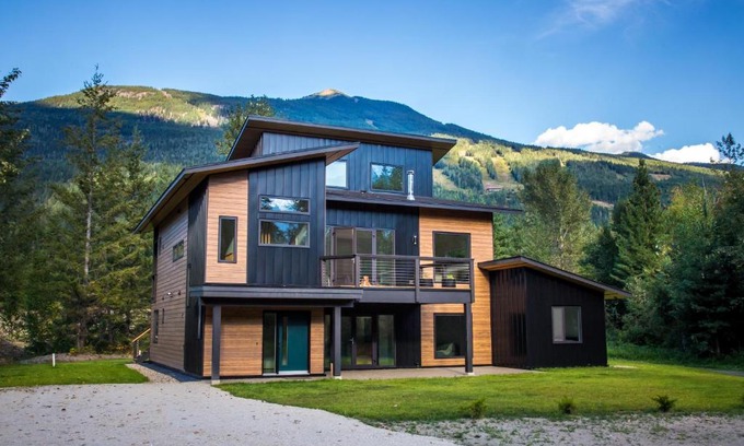 Revelstoke Bed & Breakfast | Arrows Edge Lodge