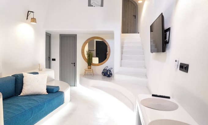 Pyrgos Apartment | Art and Sky