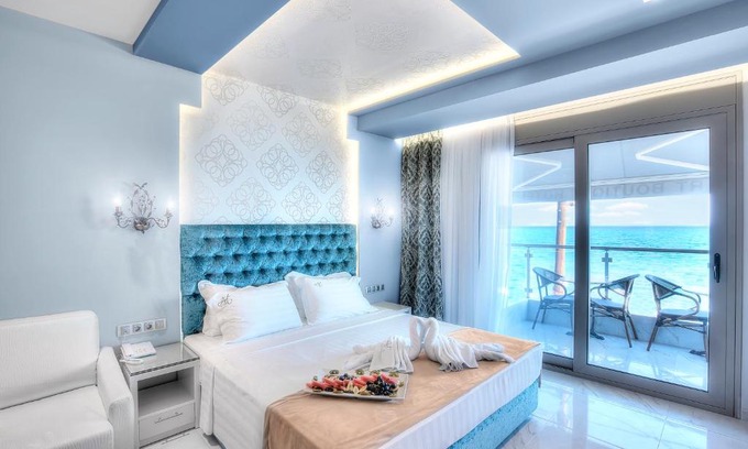 Pefkochori Apartment | Art Boutique Suites