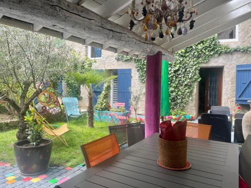 Malleval Apartment | Art de Vivre en Couleurs