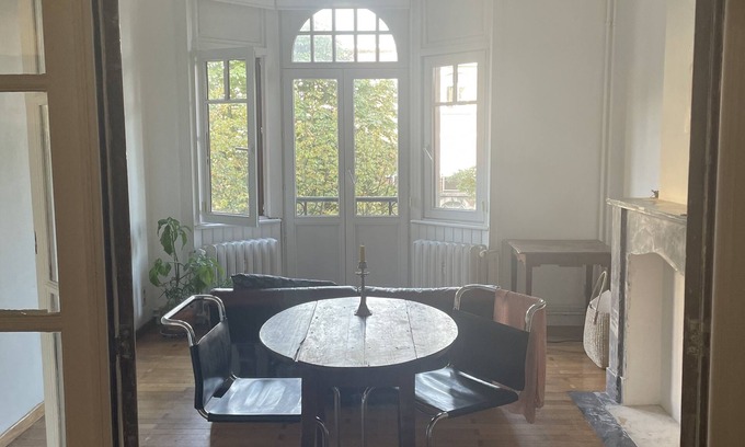 Altitude 100 Apartment | Art Deco apartment next to parc forest