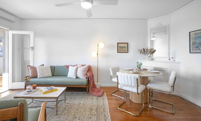 Elizabeth Bay Apartment | Art Deco Gem with Harbour Views in Elizabeth Bay