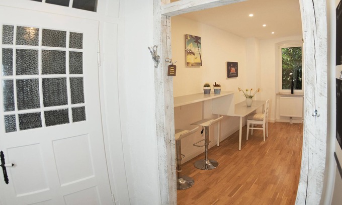 Mitte Apartment | Art nouveau apartment near train station and trade fair
