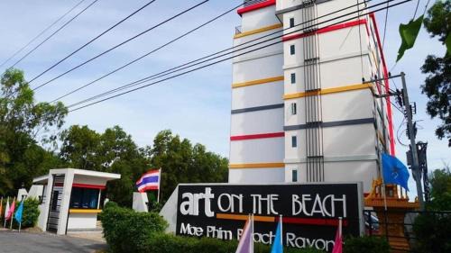 Chakphong Apartment | art on the beach 06