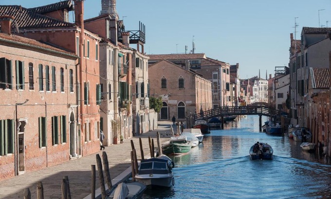 Cannaregio Apartment | ART PAINTING apartment with canal view