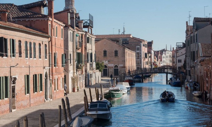 Cannaregio Apartment | Art Painting canal view apartment