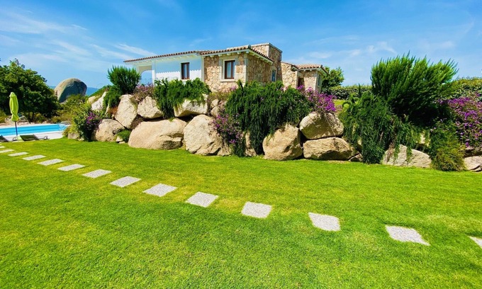 Tiriddo Villa | Art Villa, heated pool, big garden, Wi-Fi