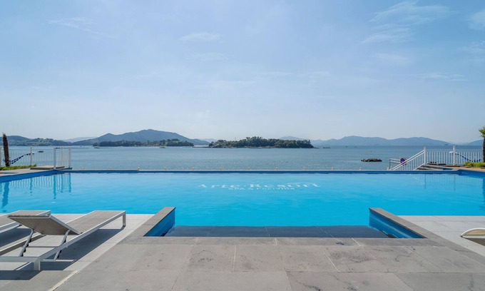 Sacheon Apartment | Arte Resort Spa & Pool Villa