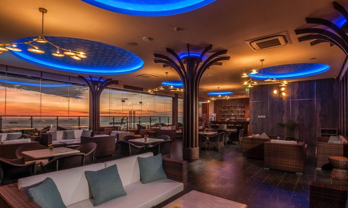 Makassar Hotel | Arthama Hotels Losari Makassar
