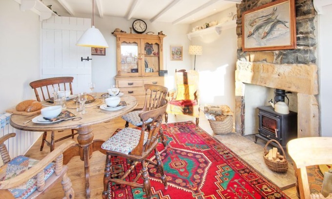 Craster Cottage | ARTIST'S COTTAGE sits in a superb location in the fishing village of Craster