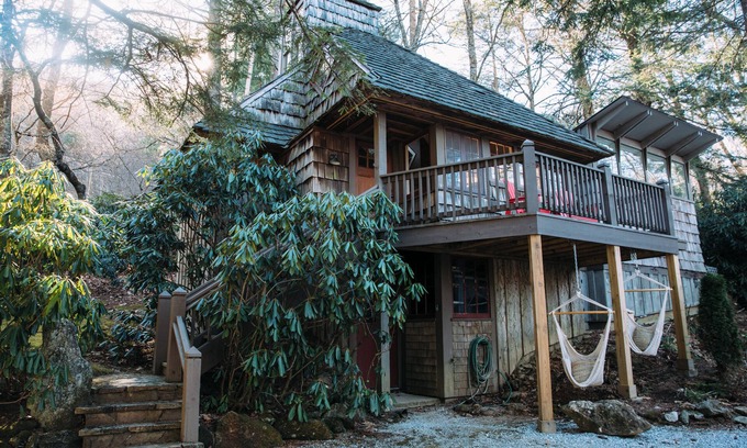 Highlands Cottage | Artist's Studio In The Treetops, Walk Everywhere, Canoe Access, Dogs OK