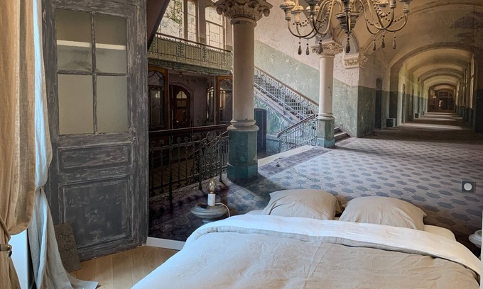 Centre Ville Apartment | Artistic apartment in Pau with view of the center and the castle