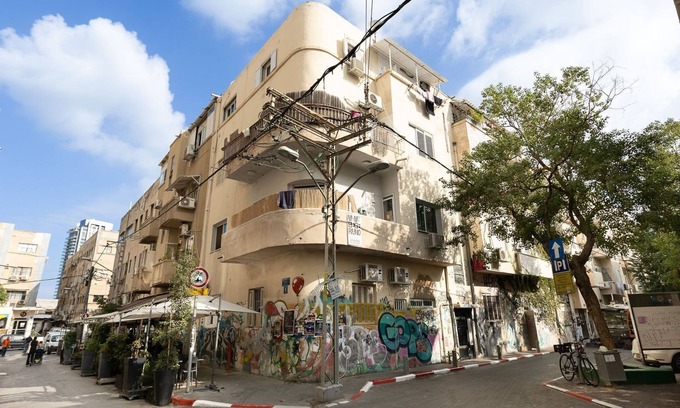 Florentin Apartment | Artistic Downtown Vibe Apt in Florentin