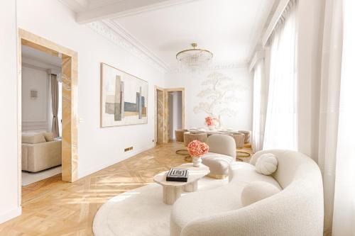 8th Arrondissement Apartment | Artistic Luxury 3-Bedroom Apartment - Champs-Élysées
