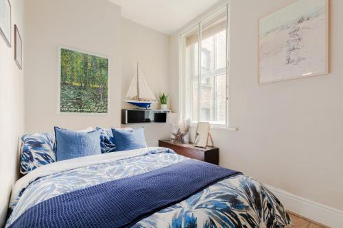 Ferndale Apartment | Artistic Pied-à-Terre, Steps from the Tube, Moments from London's Heart