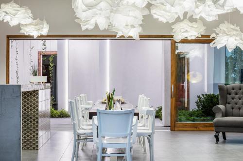 Morahalom Villa | Artkazal