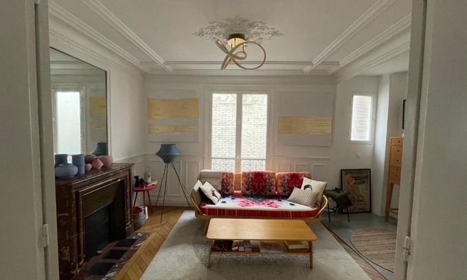 Saint-Germain-des-Pres Apartment | Artsy apartment