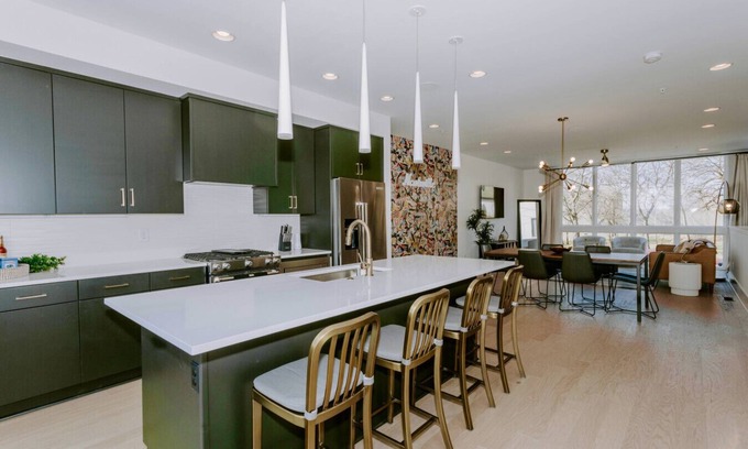 Nashville House | Artsy Luxe Nashville Stay | Perfect for Groups