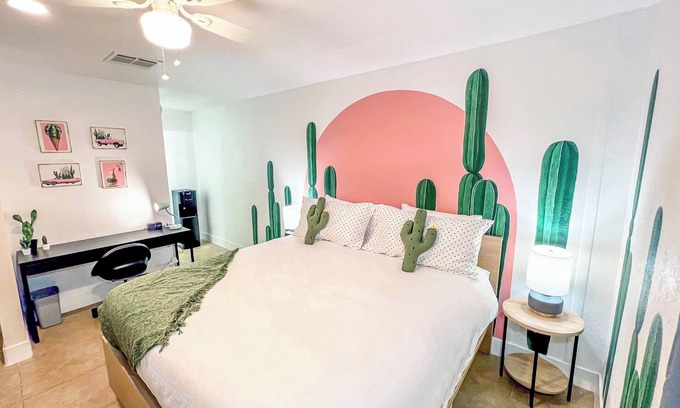 Downtown Phoenix Apartment | Artsy Studio w/Private Patio 5mins to Airport & Downtown PHX - Sky Harbor Suite