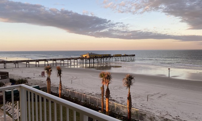 Ocean View Halifax Estates Condo | Aruba 303 -SPARKLING NEW BEACHFRONT 3 BR CONDO IN DAYTONA BEACH SHORES.
