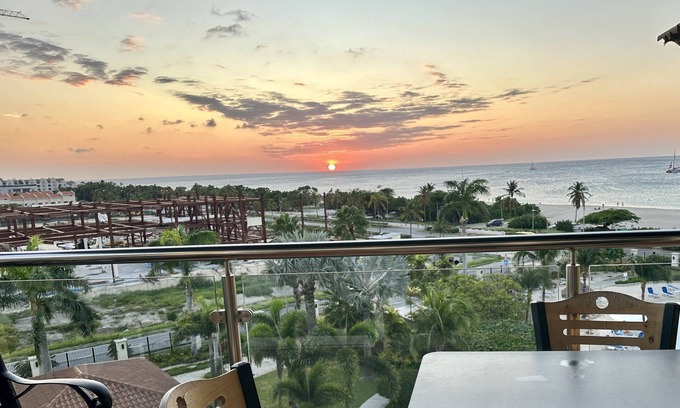 Eagle Beach Condo | Aruba Eagle Beachfront Oceania Resort 3bd3ba Penthouse w/private rooftop terrace