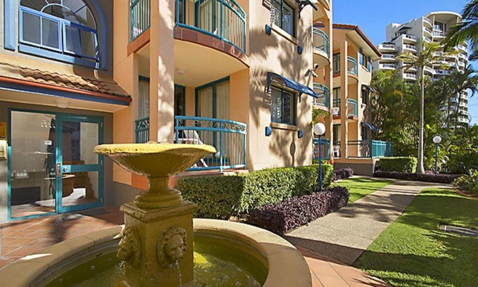 Broadbeach Apartment | Aruba Surf Resort