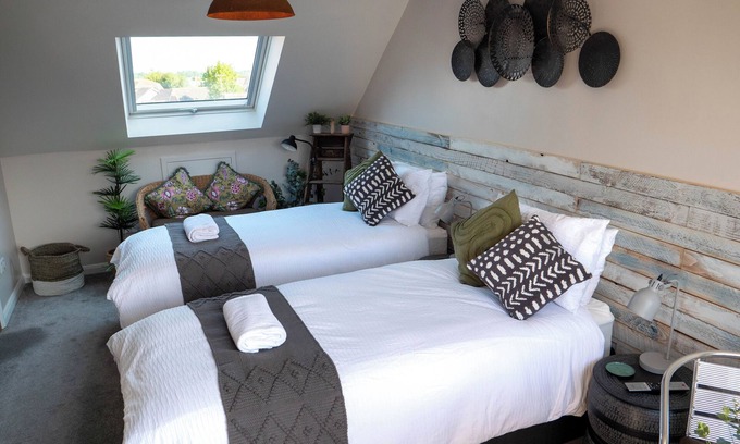 Arundel Bed & Breakfast | Arundel gorgeous en suite twin room with easy parking plus breakfast