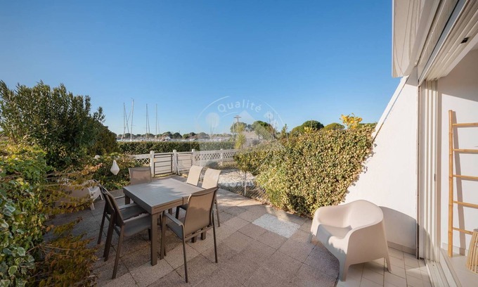Le Grau-Du-Roi Apartment | AS20113-P2 Cabin, beautiful garden view on channel
