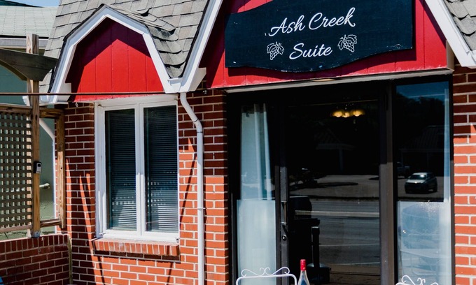 Hermann House | Ash Creek Suite - In Downtown Historic Hermann