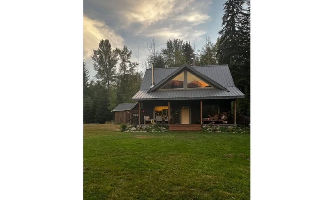 Ashford Cabin | Ashford cabin,Mt. Rainier view. Private river access, 17 acres, 5 mi to MRNP