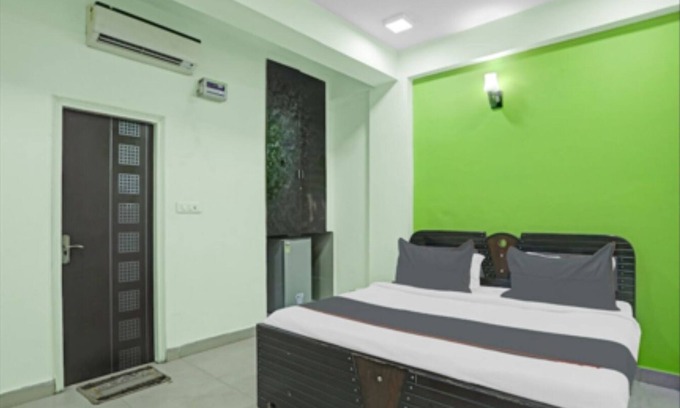 Mukherjee Nagar Hotel | Ashok Maurya