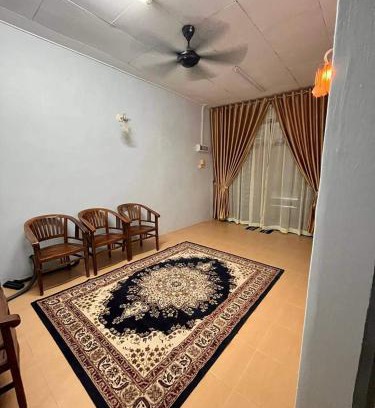 Kampung Tanjong Bendahara House | Aslam's homestay