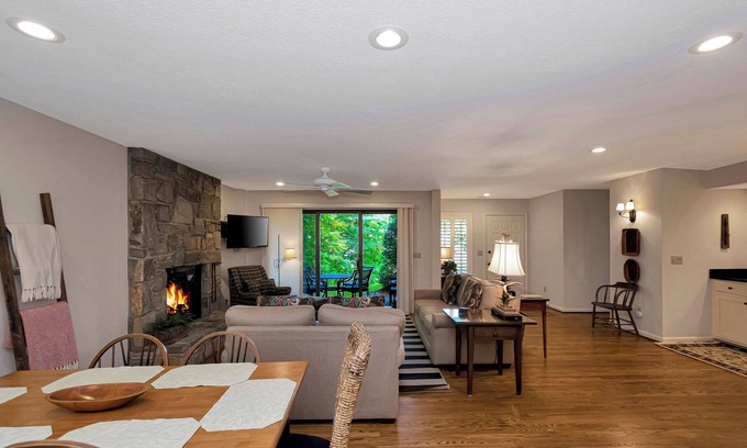 Blowing Rock Condo | Aspen 1 | Fireplace, Restaurant, Pool, Spa