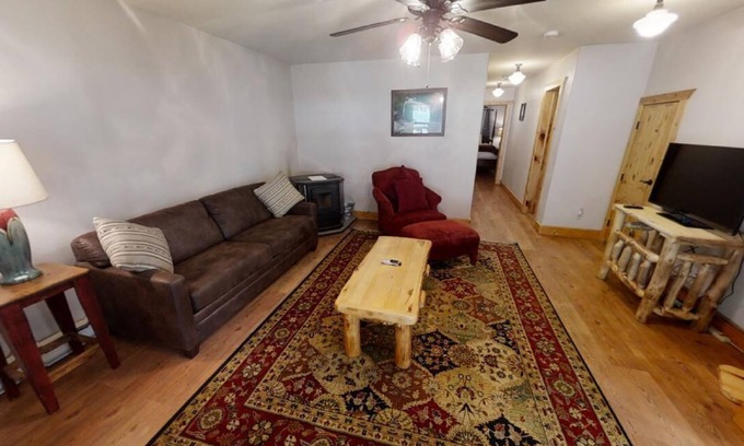 Red River Cabin | Aspen Chant Cabin - In Town - Pet Friendly