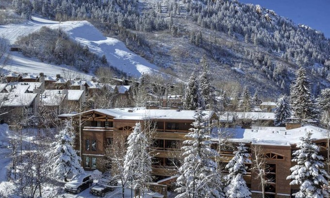 Aspen Condo | Aspen CORE Luxe Apartment. Steps 2 Gondola Plaza, dwntwn. Hot Tub, Gym, Parking