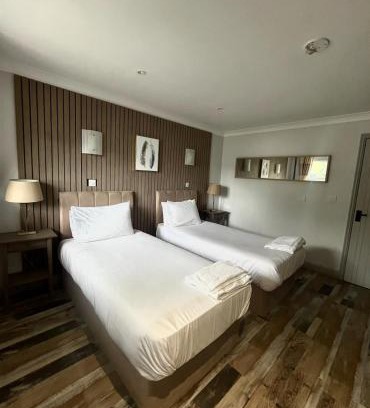 Pegsdon Ski Chalet | Aspen, Country Chalet located In Pegsdon