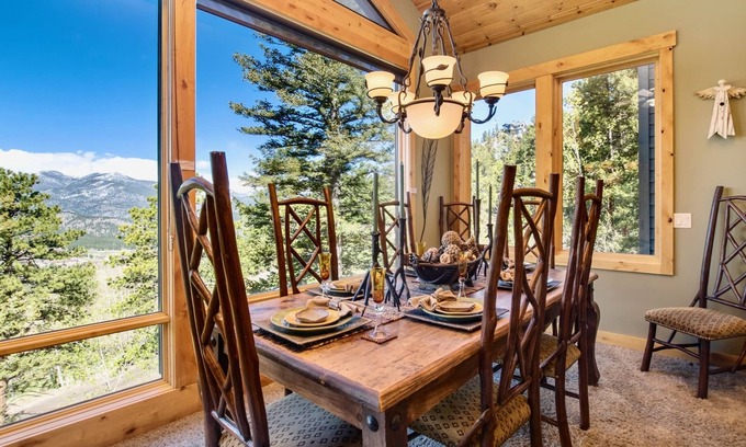 Windcliff Estates House | Aspen Leaf Luxury Vacation Home At Windcliff 5 Bedroom Home by RedAwning