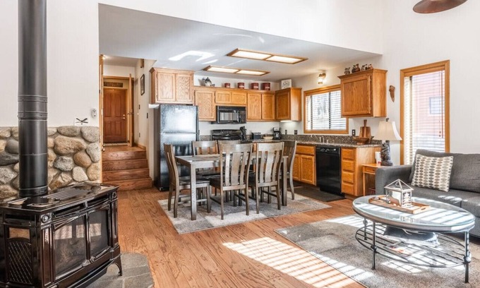 June Lake Condo | Aspen Meadows 9-June Lake, CA Escape! FAST-WIFI!