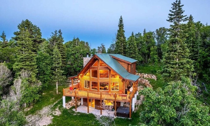 Tollgate Canyon House | Aspen - Modern Log Cabin