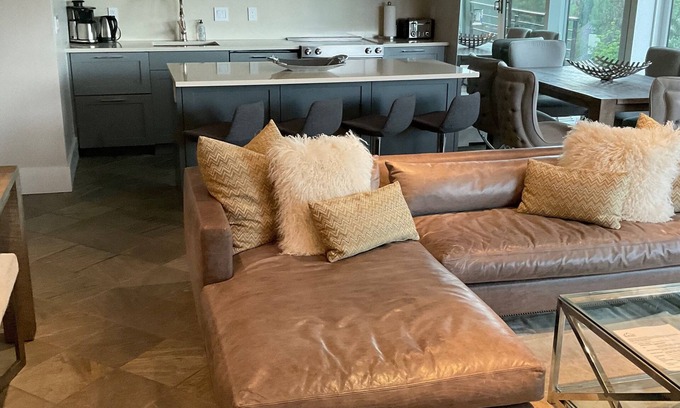 Aspen Condo | Aspen Mountain, Ski in/out, Panoramic Mountain Views, 1.5 Blocks To Gondola